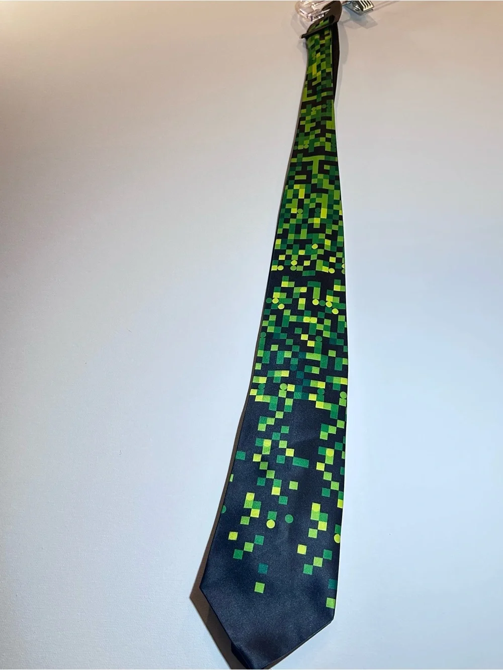Men’s Black Green Pixel Geometric 8-Bit Digital Tech Necktie